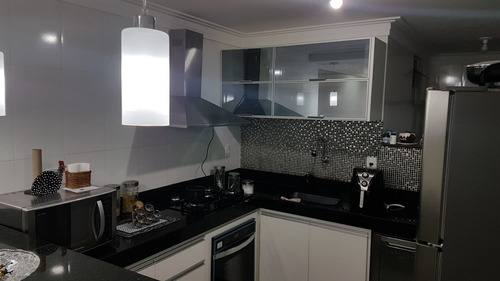 Apartamento De 70m² Com Dois Quartos, Com Uma Suíte, Todo Em Porcelanato No Bairro Bom Jardim.