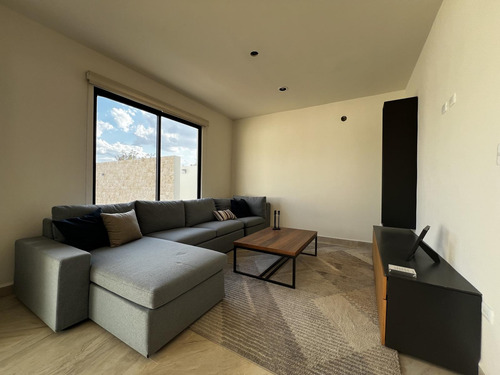 Casa En Venta Merida, Temozon Norte, 3 Hab, Cochera Y Piscina, Entrega Inmediata.
