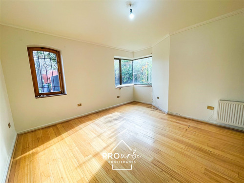 Casa En Venta De 5 Dorm. En Las Condes