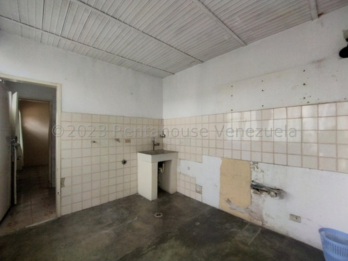 Amplia Casa En Venta Con Anexo Servicio De Internet Excelente Precio Los Samanes Maracay Estef 23-21298