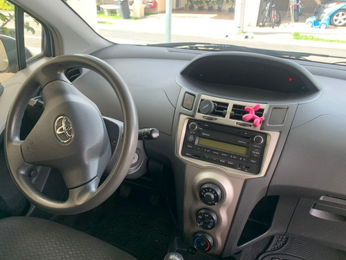 Imagen 10 de 12 de Toyota Yaris Hatch Back