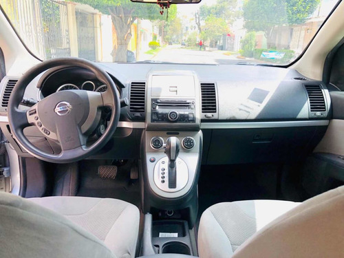 Imagen 4 de 8 de Nissan Sentra 2011 2.0 Custom Cvt