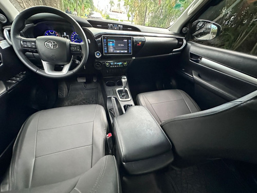 Imagen 12 de 15 de Toyota Hilux Srv