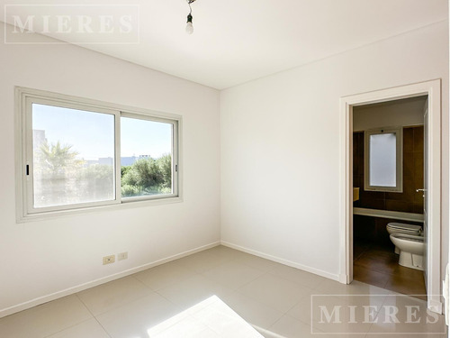 Casa En Venta Sobre Lote Interno En Los Alisos, Nordelta
