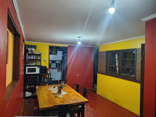Oportunidad De Inversión! Casa Ubicada En Pasaje 4d 1b.