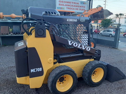 Imagem 5 de 8 de Mini Carregadeira Volvo Mc70b Ano 2009 Pintura Nova