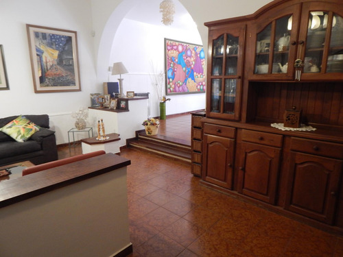 Hermosa Casa 4 Dormit, Pileta Con Caldera, Quincho, Baño Con Jacuzzi. B° Villa Cabrera