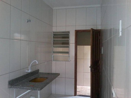 Imagem 18 de 30 de Imóvel Novo Tipo Casa Térrea Em Condominio Fechado Com Excelente Acabamento Com Azulejo Até O Teto Tanto Na Cozinha Como No Banheiro E Moldura De Gesso Nestes Dois Ambientes Janela De Alumínio Cor B