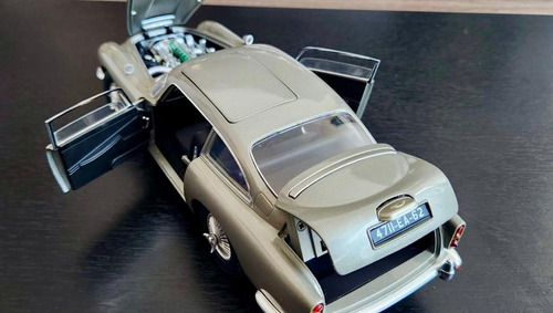 Aston Martin Db5 007 Goldfinger Escala 1/18 Hotwheels Partes Plateado (Usado)