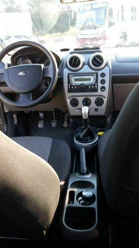 Imagem 3 de 10 de Ford Fiesta 1.6 Class 4 Portas