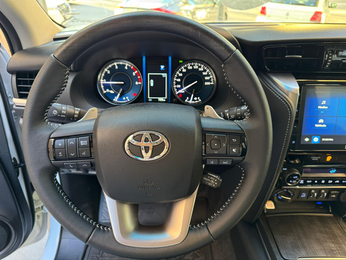 Toyota Hilux SW4 2.8 SRX At