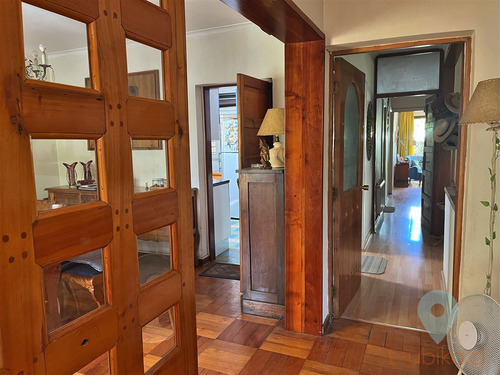 Linda Casa En Tranquila Calle, 3d 2b + Servicios, Ñuñoa