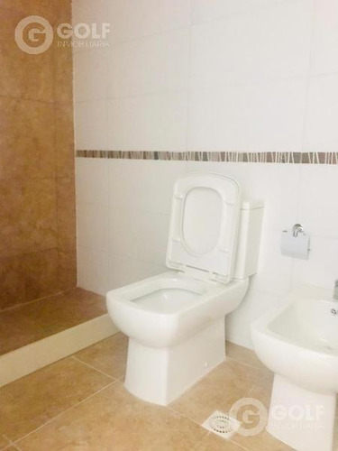 Se Vende Con Renta Penthouse 2 Dormitorios. Centro. Garajes Opcionales.
