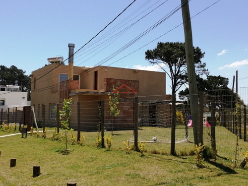 Moderna Casa En Inmediaciones De Laguna Del Diario - Pinares * 3 Dormitorios- Ref: 5380