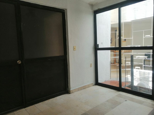 Imagen 7 de 15 de En El Corazón De La Ciudad; Hazte De Esta Casa Con Local Co