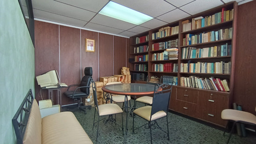 Venta. Oficina. Av. Universidad (tg)