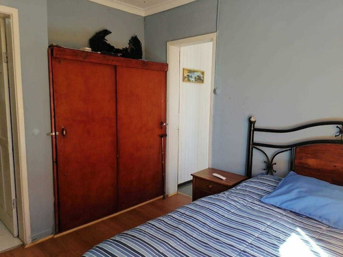 Casa Recientemente Remodelada, A 2 Cuadras De La Playa.