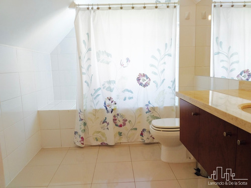 Imagen 21 de 30 de Como Nueva! En Condominio 5d+5b+estar +serv - Las Pircas