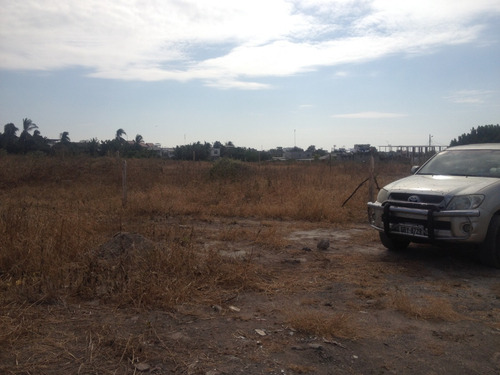 Venta De Terreno Esquinero Manta Sector Las Orquideas, 500m2