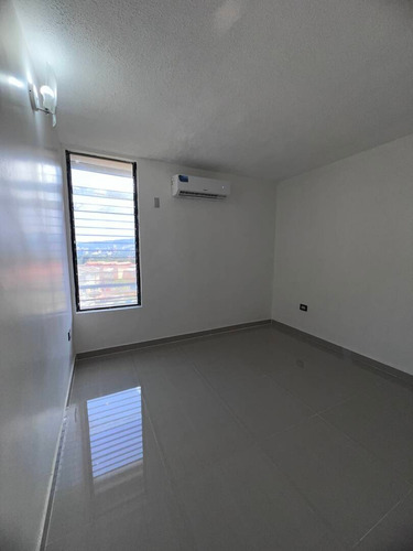 Apartamento En Venta El Lomas De Mañongo Cód 290104