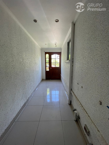 Excelente Casa Aislada En Arriendo De 5d,4b En Padre Hurtado
