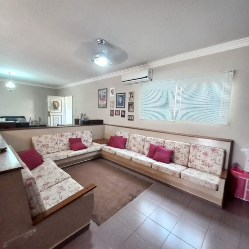 Excelente Casa, Com Grande Área De Lazer