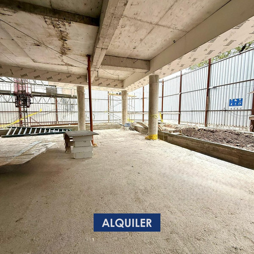 Alquiler De Local Comercial Sobre Luis Alberto De Herrera, La Blanqueada