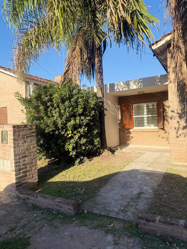 Casa De 3 Dormitorios Zona Valle Escondido