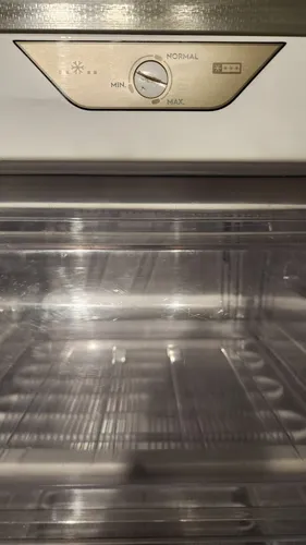 Congelador Vertical Electrolux 168l Plata Efuy16p3hvg (Usado)