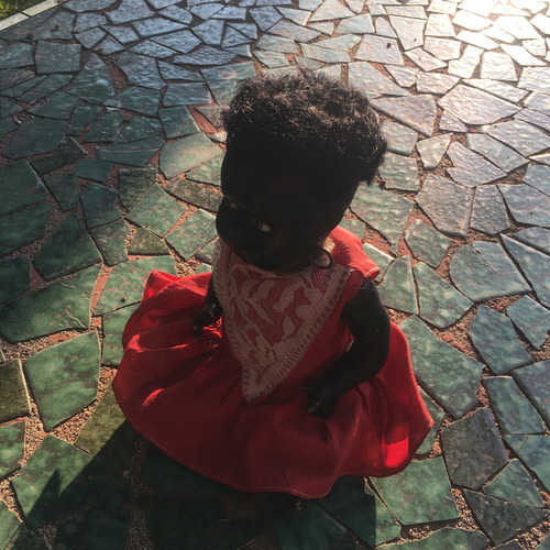 Muñeca Antigua Negra Con Vestido Rojo (Usado)