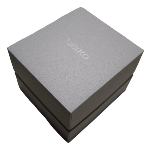 Seiko Sbtr024 Reloj Cronógrafo De Cuarzo Para Hombre Correa Plateado Bisel Dorado Fondo Blanco