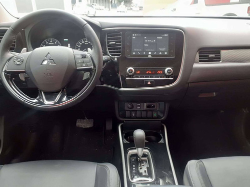Imagem 9 de 15 de Mitsubishi Outlander 3.0 Mivec V6 Gasolina Hpe-s Awd