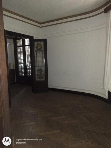 Imagen 5 de 11 de Jujuy Esq Hipòlito Irigoyen: Edificio Francés De Categoría. Living Y Comedor, Escritorio, 3 Dormitorio. Todo Externo, Apto Profesional O Vivienda