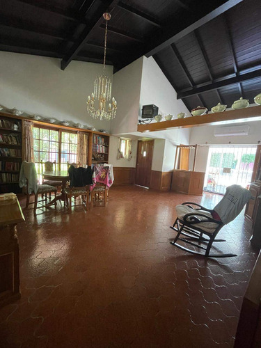 Venta Chalet 4 Dormitorios Castelar Con Cochera