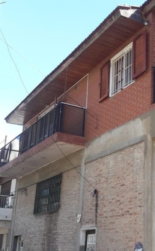 Departamento 4 Ambientes En 1er Piso Por Escalera