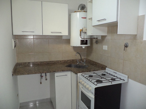 Imagen 5 de 11 de Departamento 2 Amb - Al Contrafrente - Con Balcon - Con Renta