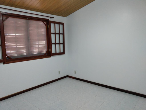 Casa Em Condomínio Fechado, Ótimo Acabamento