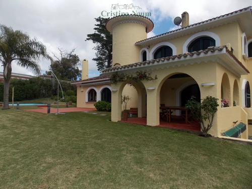 Muy Buena Casa En La Mejor Zona Del Golf