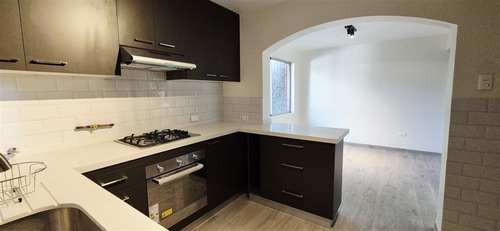 Casa En Arriendo 3 Dorm 2 Baños- Los Domínicos- Las Condes