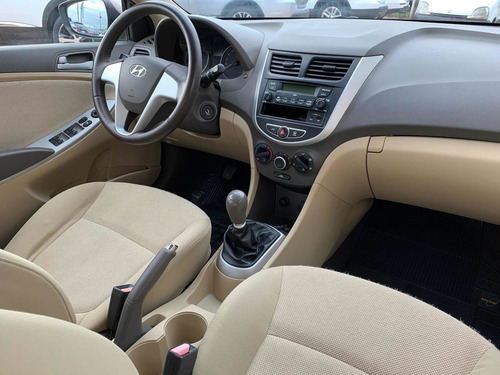 Hyundai Accent 1.5 Gls Mt 2012