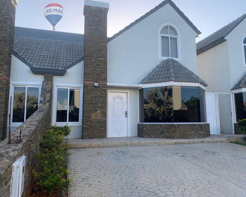 Town House En Venta, Conjunto Colinas Del Ángel, Agua De Vaca, Maneiro, Isla De Margarita.