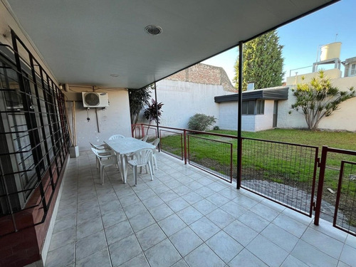 Venta Casa Con Jardín Y Cochera Apto Credito !!!!!