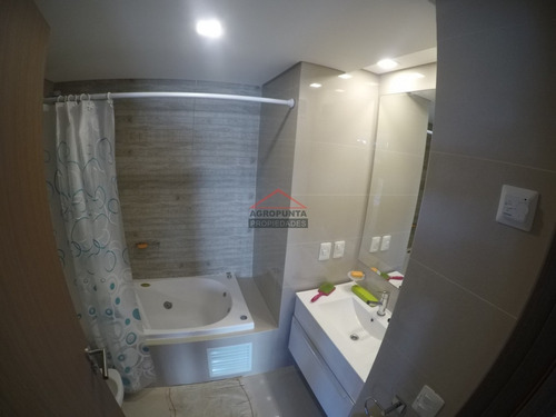 Apartamento En Brava, 1 Dormitorio- Ref: 2943