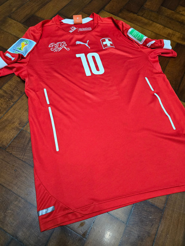 Camiseta Titular Suiza 2014, Xhaka 10 Talle M Al Cuerpo (Usado)