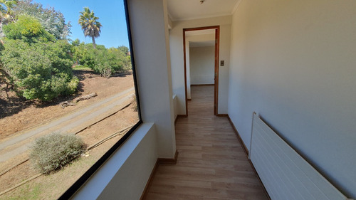 Veridika Vende Amplia Casa En Condominio.