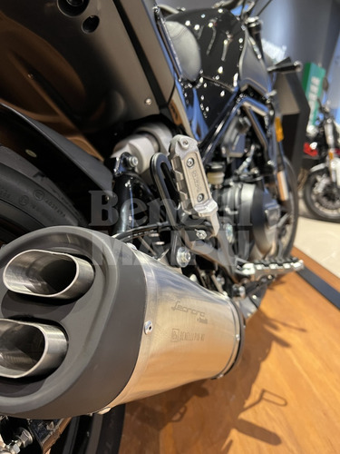 Imagen 12 de 15 de Benelli Leoncino 500