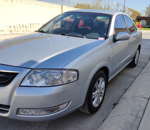 Imagen 1 de 12 de Renault Scala 2012