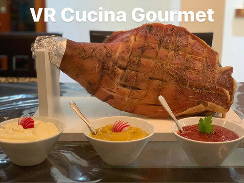 Pernil De Cerdo + 50 Figacitas + 2 Salsas