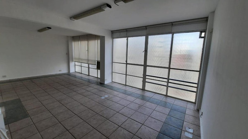 Imagen 5 de 11 de Oficina De 48 Mts2 En Venta La Favorita Luminosa Centro