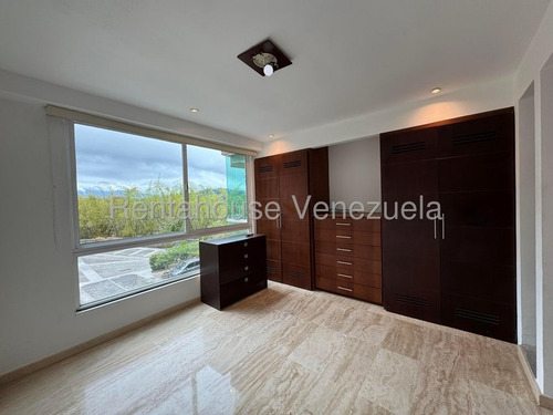 Apartamento En Alquiler En La Boyera Con Terraza, En Calle Cerrada